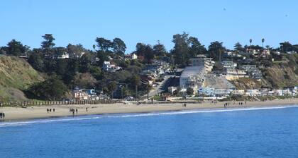 Bright, artsy, and cozy home 500 feet from the beach, 500 feet from the river