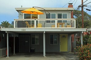 Exterior - Bright, artsy, and cozy home 500 feet from the beach, 500 feet from the river (Aptos)