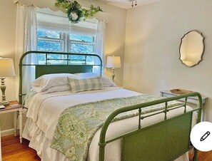 3 habitaciones, escritorio, tabla de planchar con plancha y wifi gratis