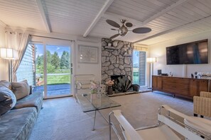 Smart TV, fireplace, Netflix, DVD player