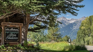 A sign for 'Teton Shadows' with a view of mountains in the background. - Townhouse near GTNP and Yellowstone -Spectacular Views - 2-3 bed-2 bath (Jackson)