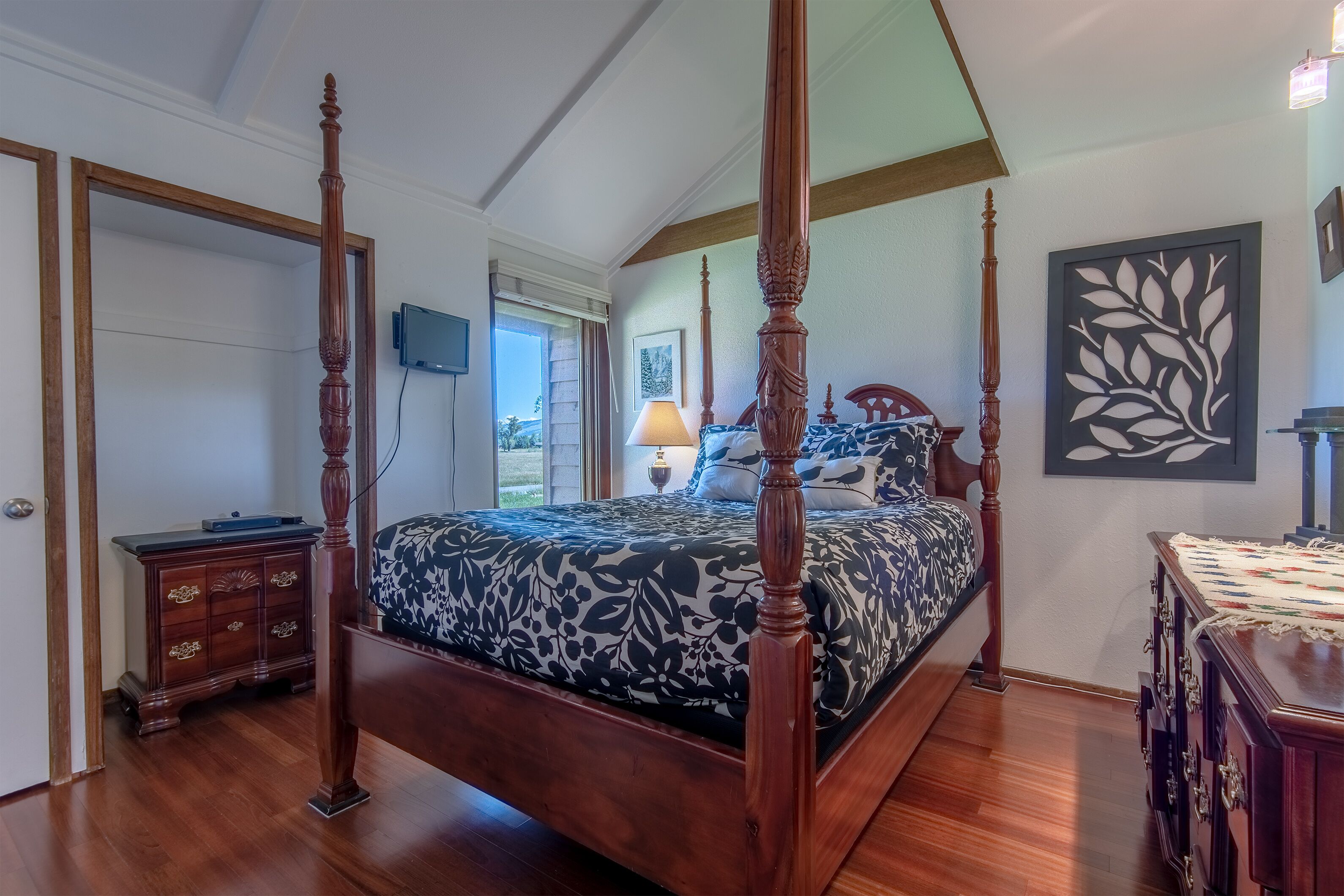 3 bedrooms, in-room safe, desk, iron/ironing board