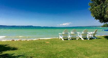 ON TORCH LAKE - SUNSETS - LG SANDY BEACH & YARD - PERFECT FOR FAMILIES! BOOK AUG