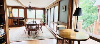 Spacious + Private Ski Lodge on 20+ Acres - 10 min to Stratton, 5 min to Bromley