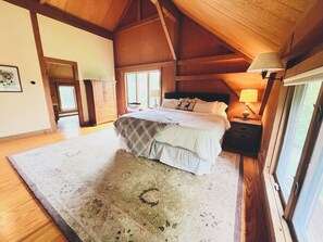 5 bedrooms, desk, iron/ironing board, free WiFi