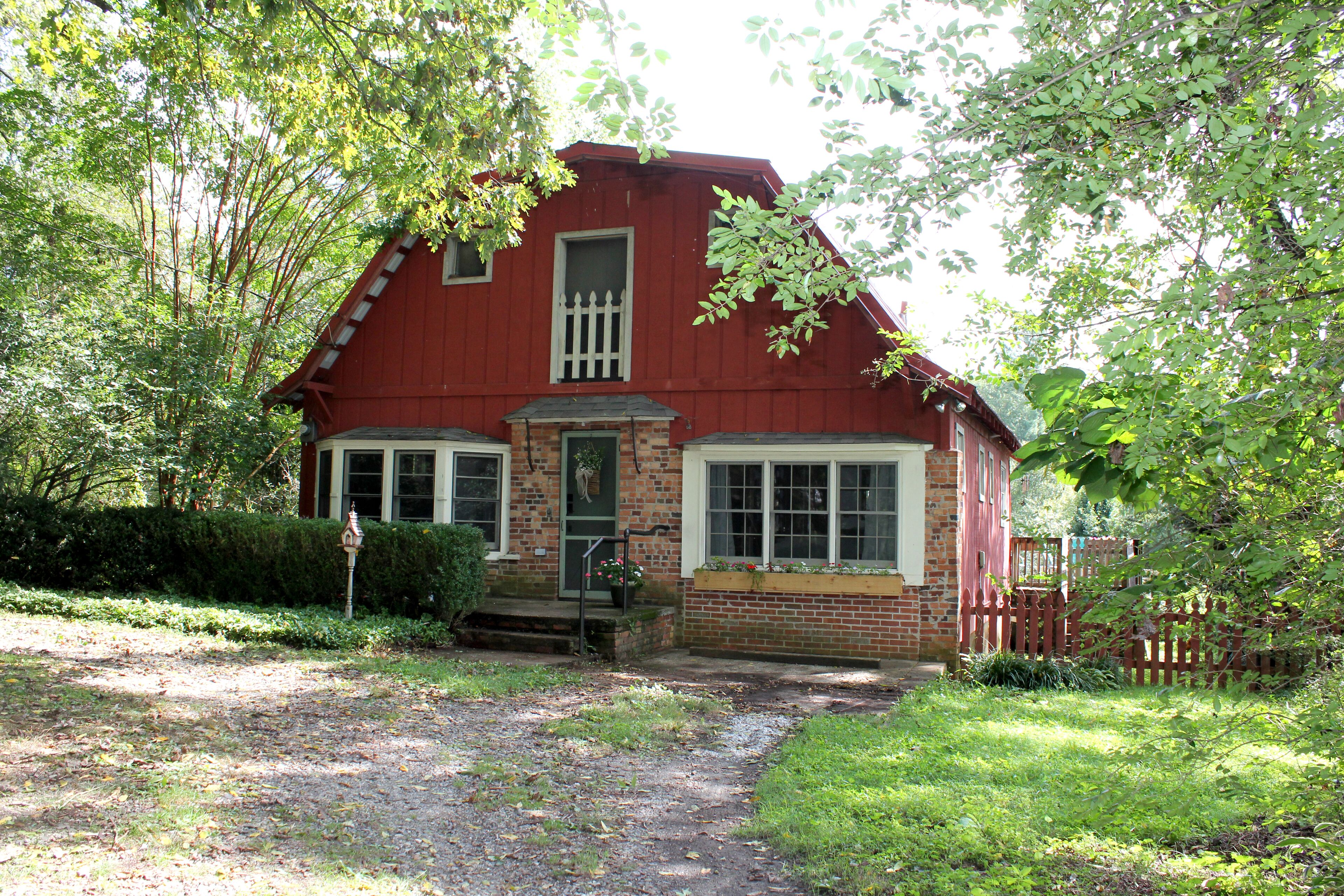 A Rustic Getaway Just Minutes from Pisgah National Forest