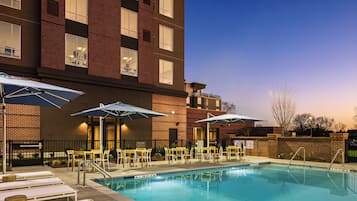 Outdoor pool, pool umbrellas, sun loungers