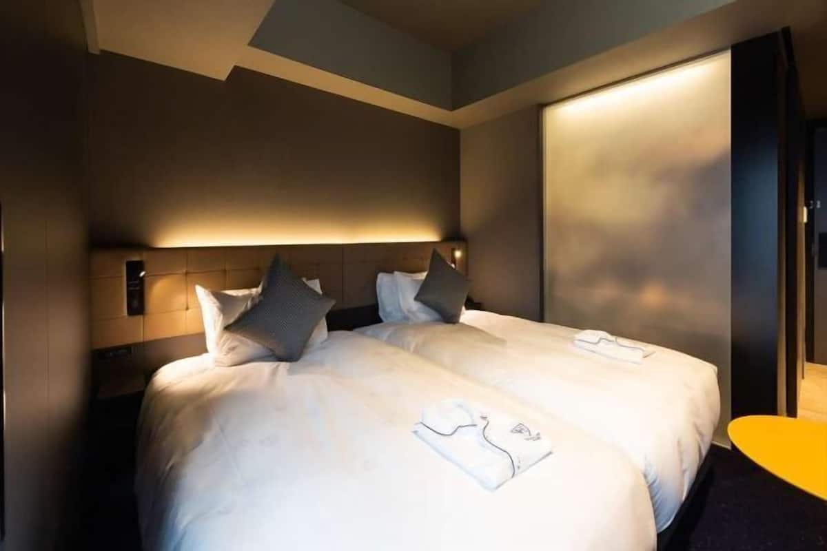 In-room safe, free WiFi, bed sheets