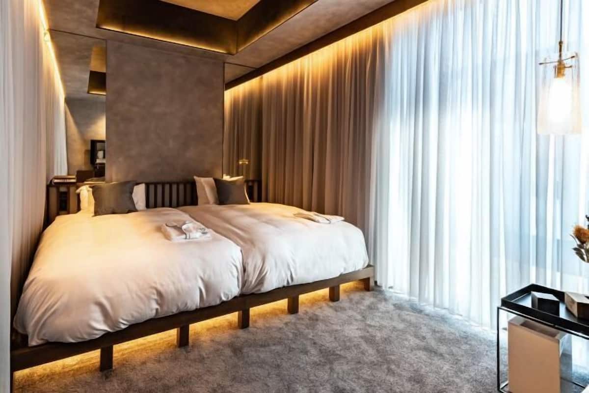 In-room safe, free WiFi, bed sheets