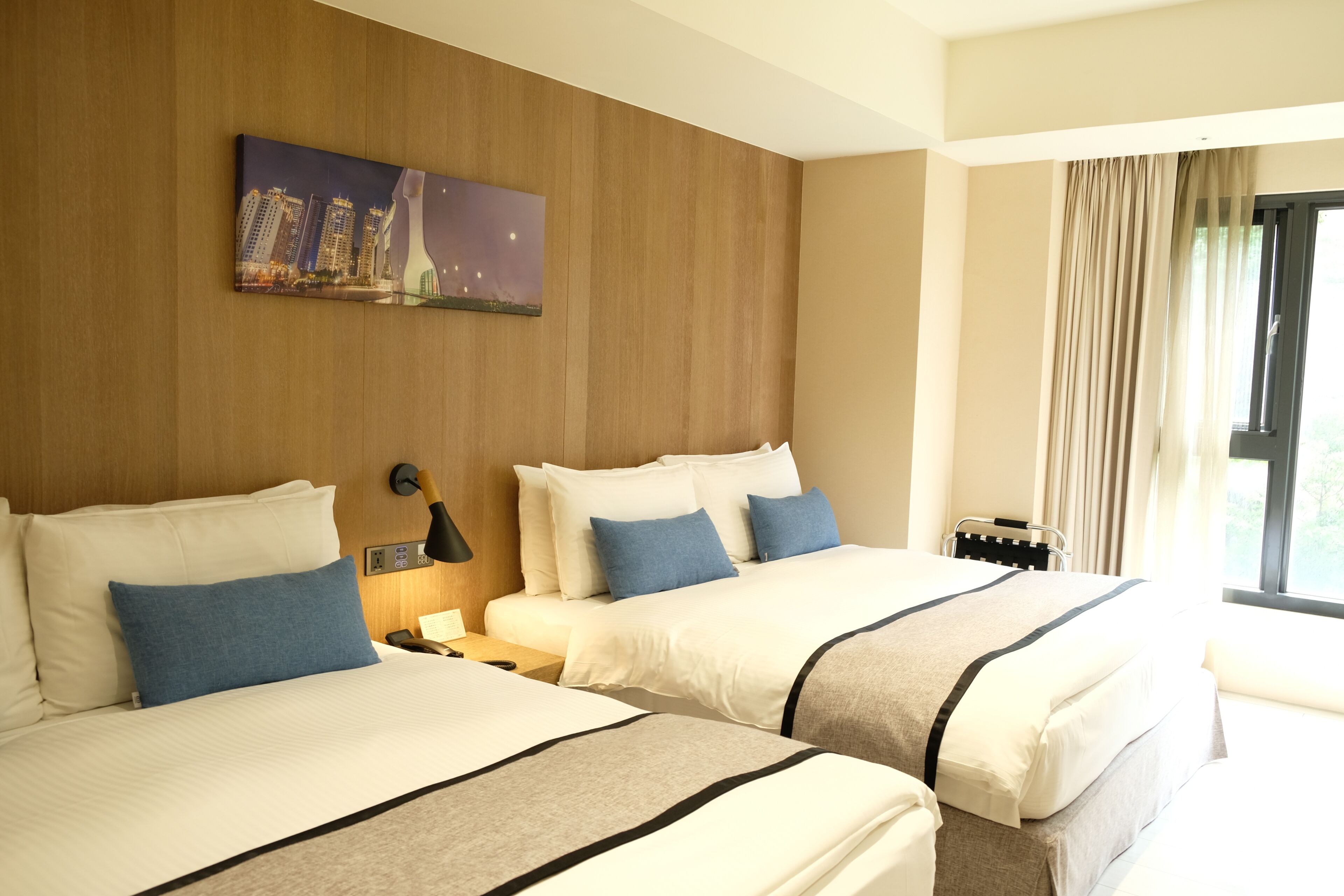 Down comforters, in-room safe, desk, free WiFi