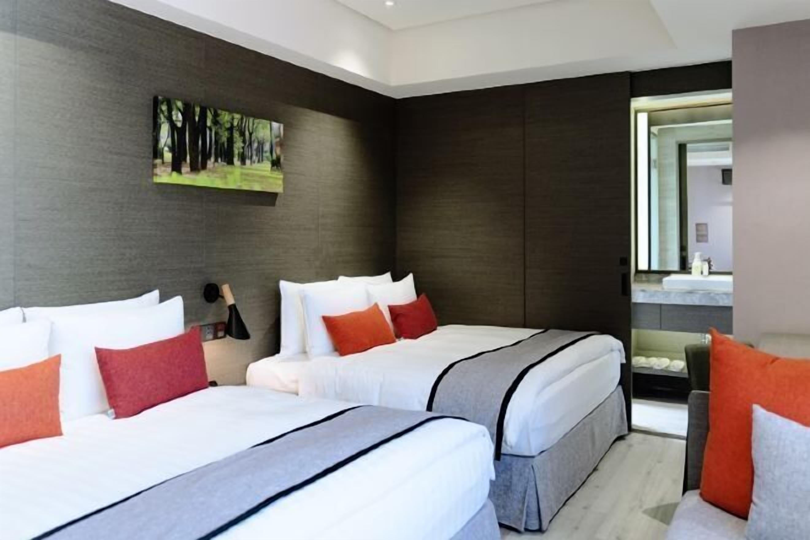 Safe på rommet, skrivebord, wi-fi (inkludert) og sengetøy