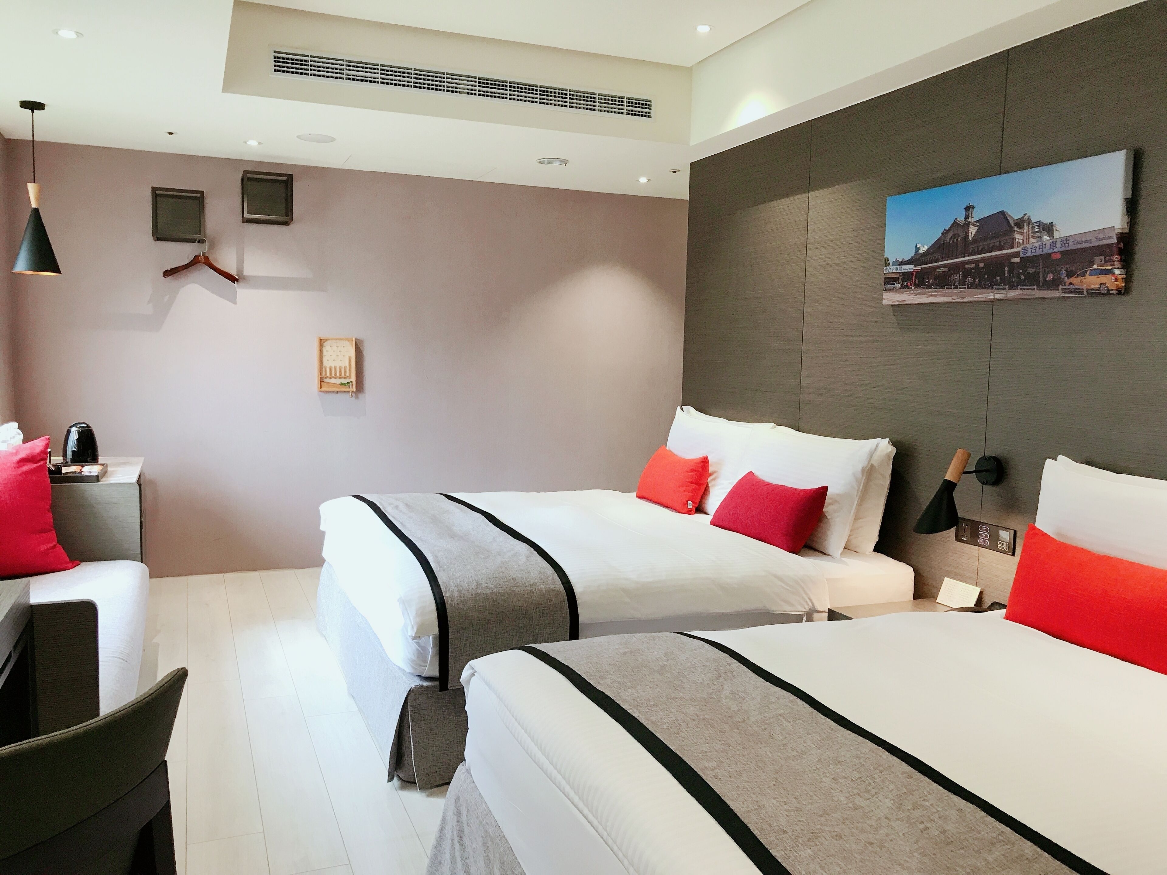 Deluxe Quadruple Room | In-room safe, desk, free WiFi, bed sheets