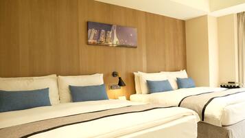 Quarto quádruplo família | Cofres nos quartos, escrivaninha, Wi-Fi de cortesia, roupa de cama