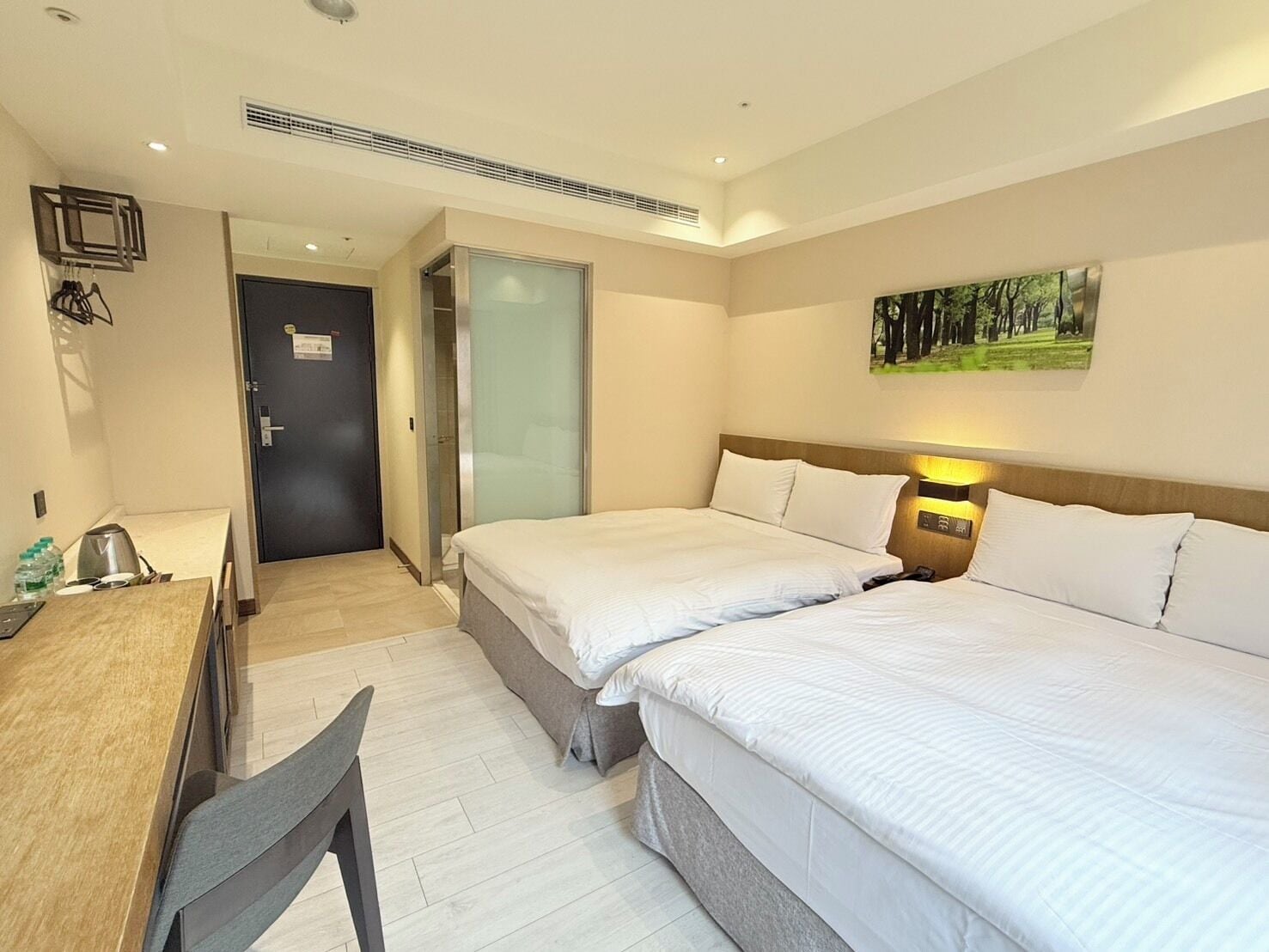 Caja de seguridad en la habitación, escritorio y wifi gratis 