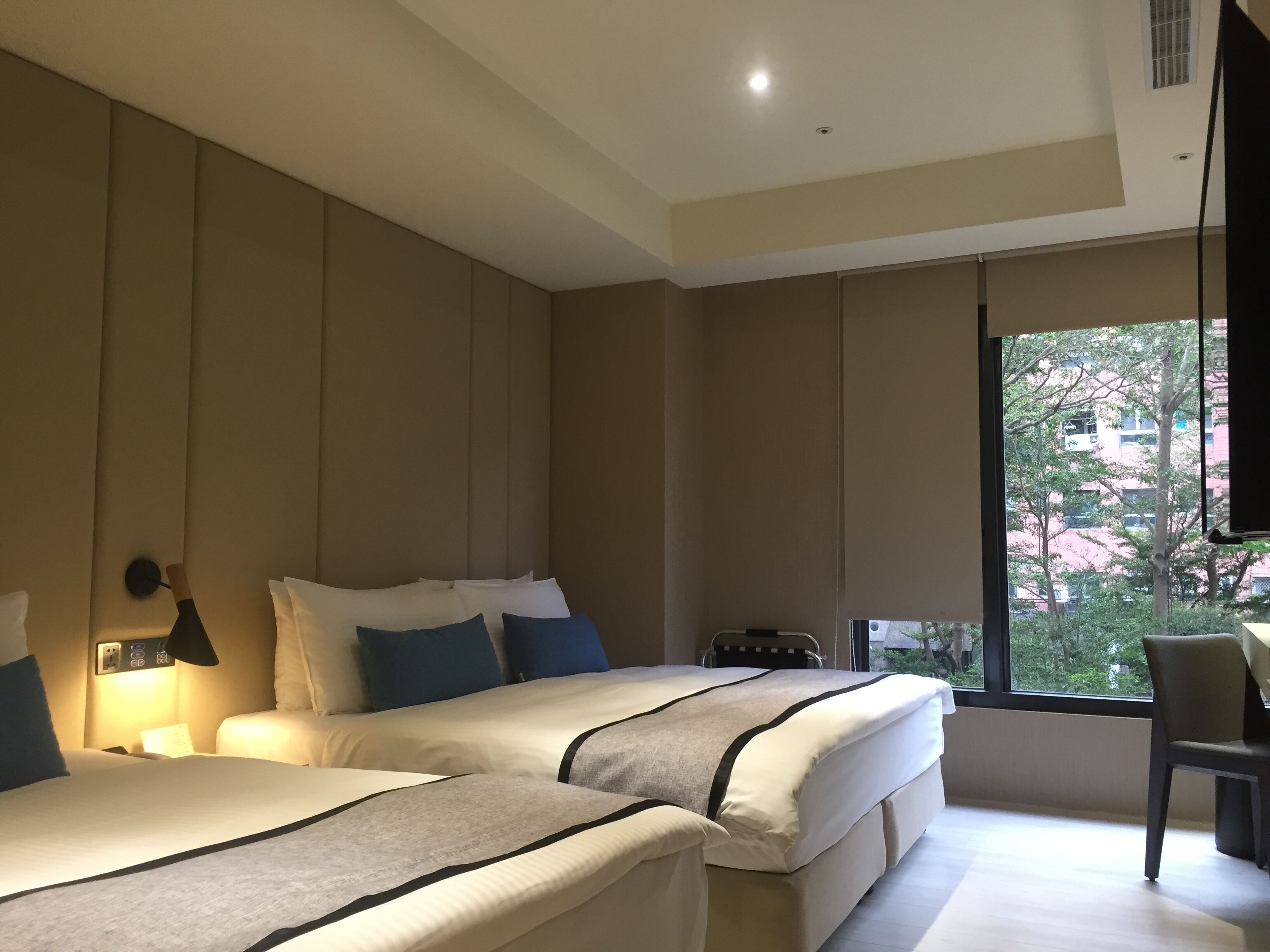 deluxe quadruple room | in-room safe, desk, free wifi, bed sheets