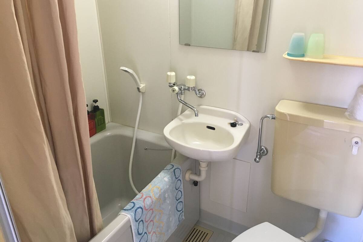 Standard Room | Bathroom