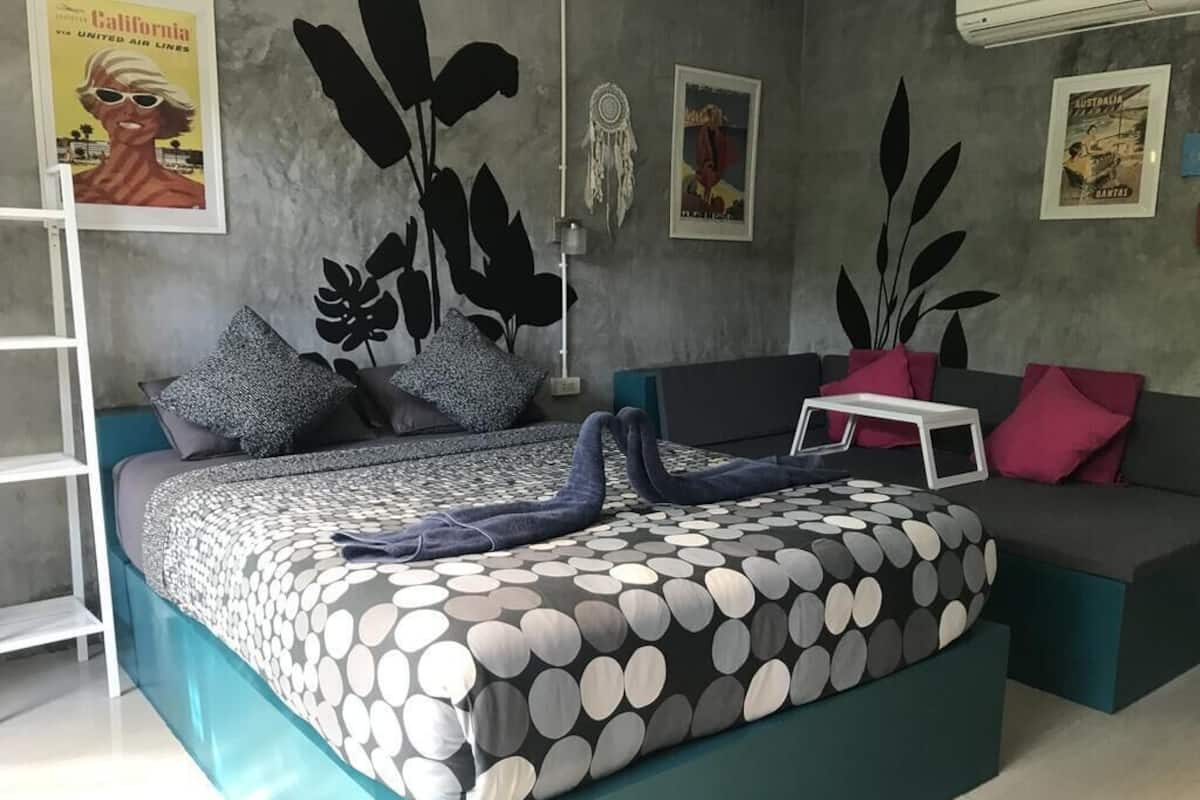 Classic Bungalow | Desk, free WiFi, bed sheets