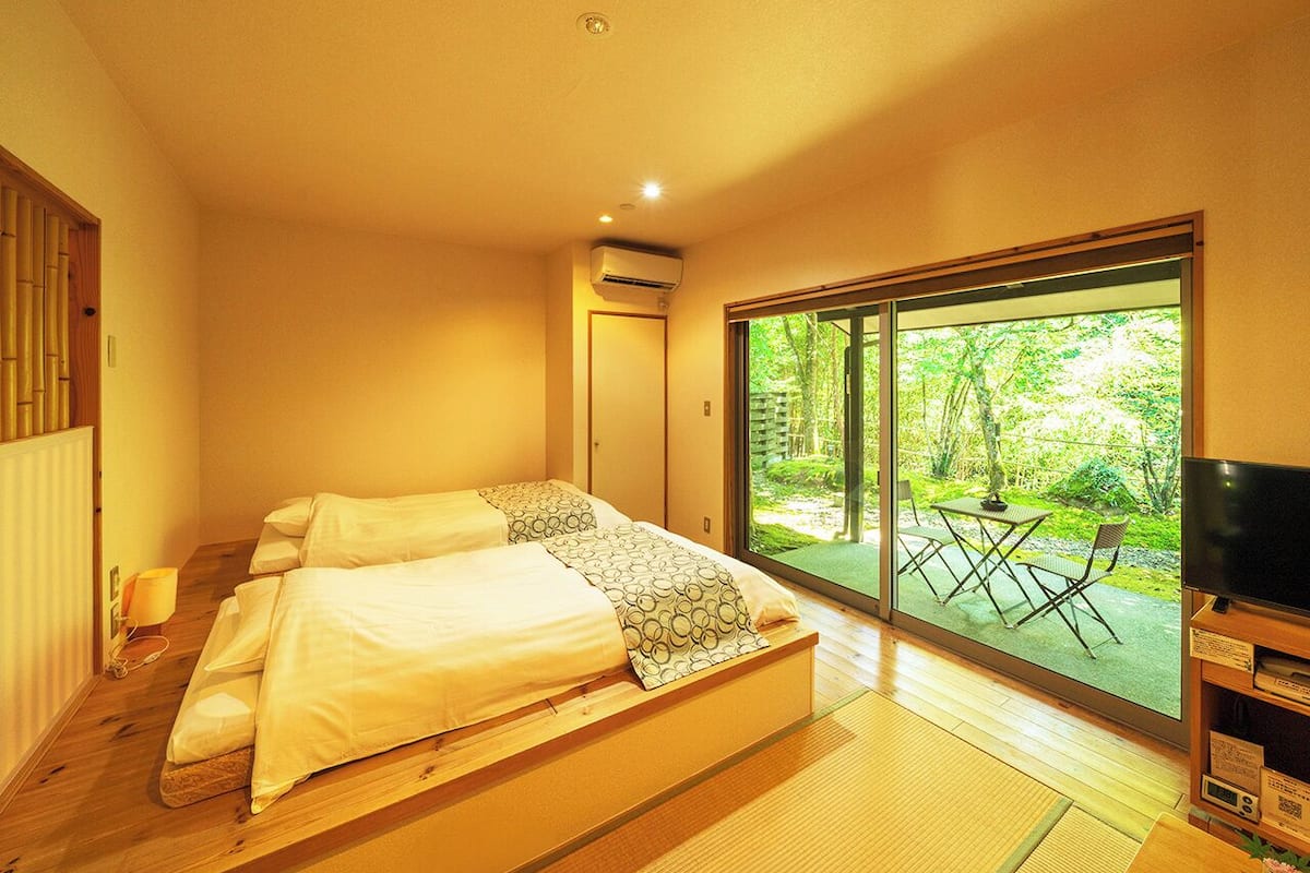 Quarto tradicional, banheiro privativo (JPNStyle,SESERAGI,KODAMA,OpenairBathA) | Roupas de cama premium, cofres nos quartos, escrivaninha