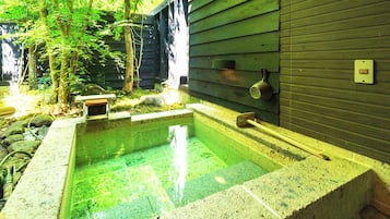 Traditional-Zimmer, eigenes Bad (JPNStyle,SESERAGI,KODAMA,OpenairBathA) | Hochwertige Bettwaren, Zimmersafe, individuell dekoriert