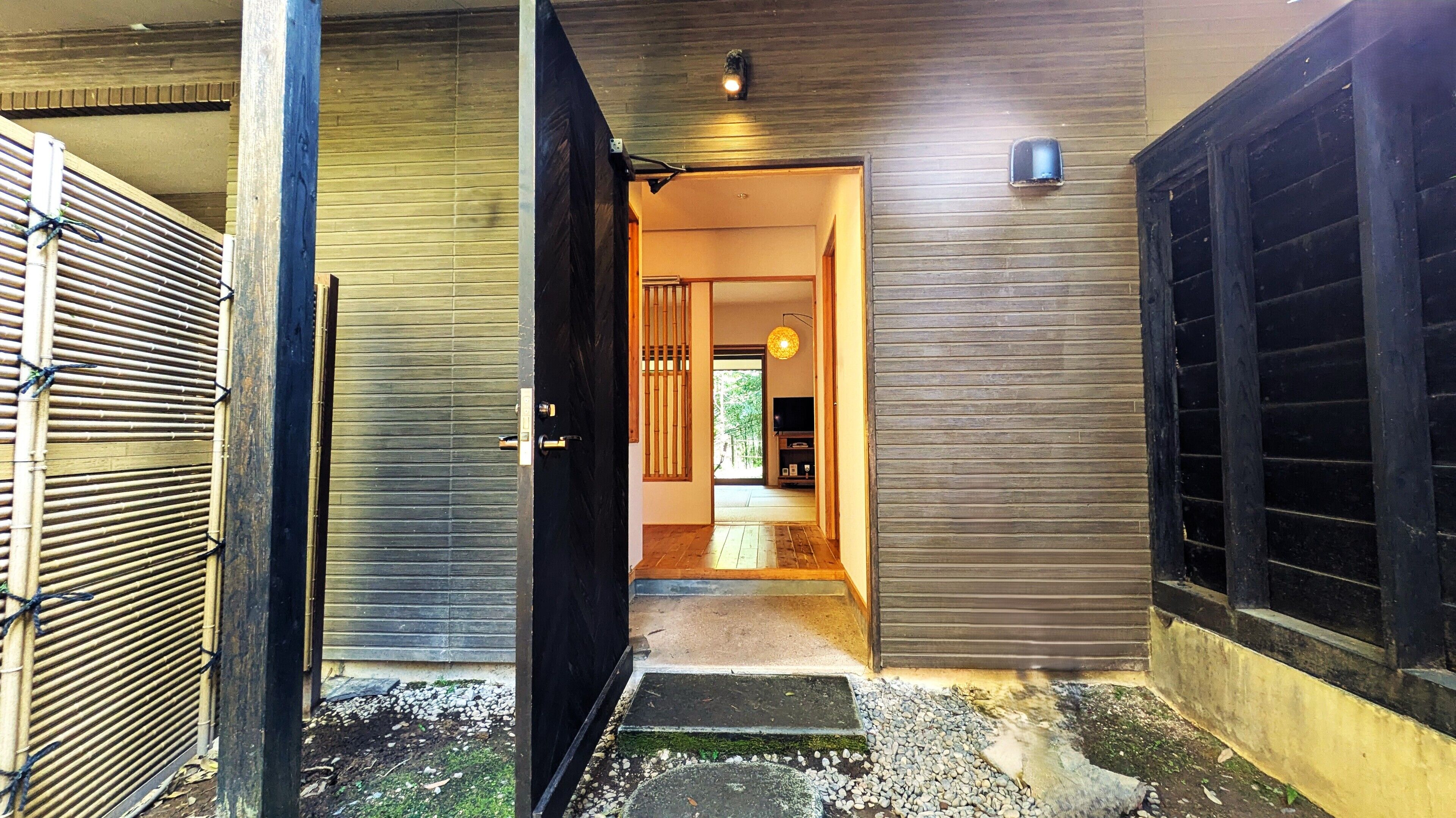 和室 Aタイプ (せせらぎ, こだま) 露天風呂付 | 高級寝具、セーフティボックス (室内)、客室ごとに異なる装飾、客室ごとに異なるインテリア