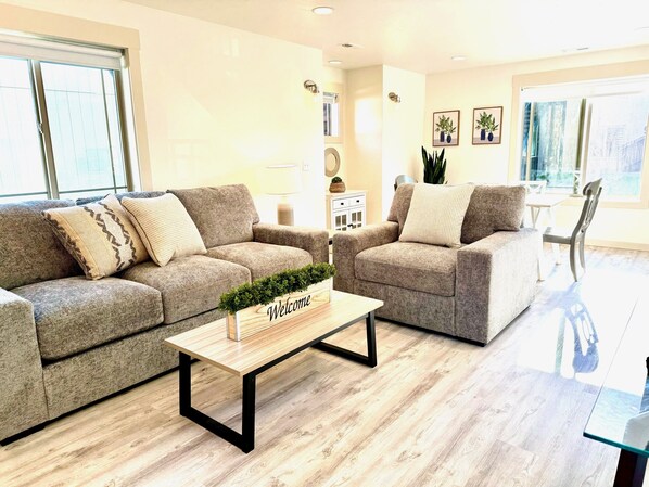 Superior Suite, Ensuite, Courtyard View ( 4 Private Two Bedroom) | Lounge