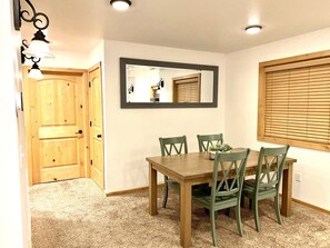 جناح بانوراما - بحمام خاص (6-Upstairs/No Pets) | المنشأة من الخارج