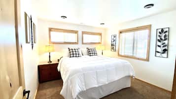 Comfort Apartment, Accessible, Private Bathroom (12-Downstairs/No Pets)