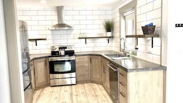 Presidential Apartment, Private Bathroom (3 / No Pets) | Interior