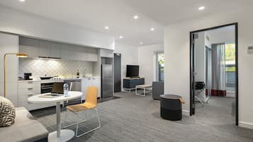 Apartamento ejecutivo, 1 habitación | Servicio de comidas en la habitación