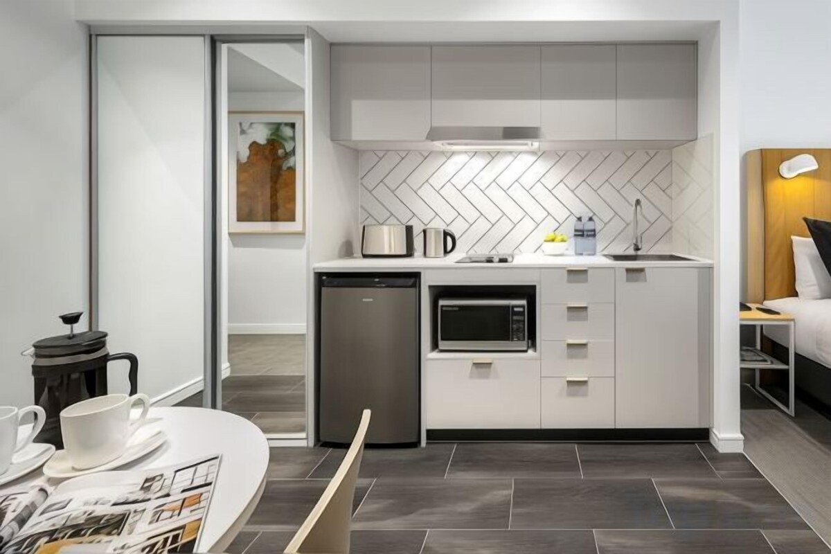 Private kitchen | Coffee/tea maker, fridge, microwave, stovetop