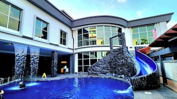 Indoor pool, outdoor pool