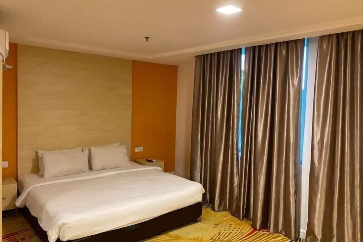 In-room safe, desk, iron/ironing board, free WiFi