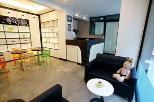 Sala de estar en el lobby