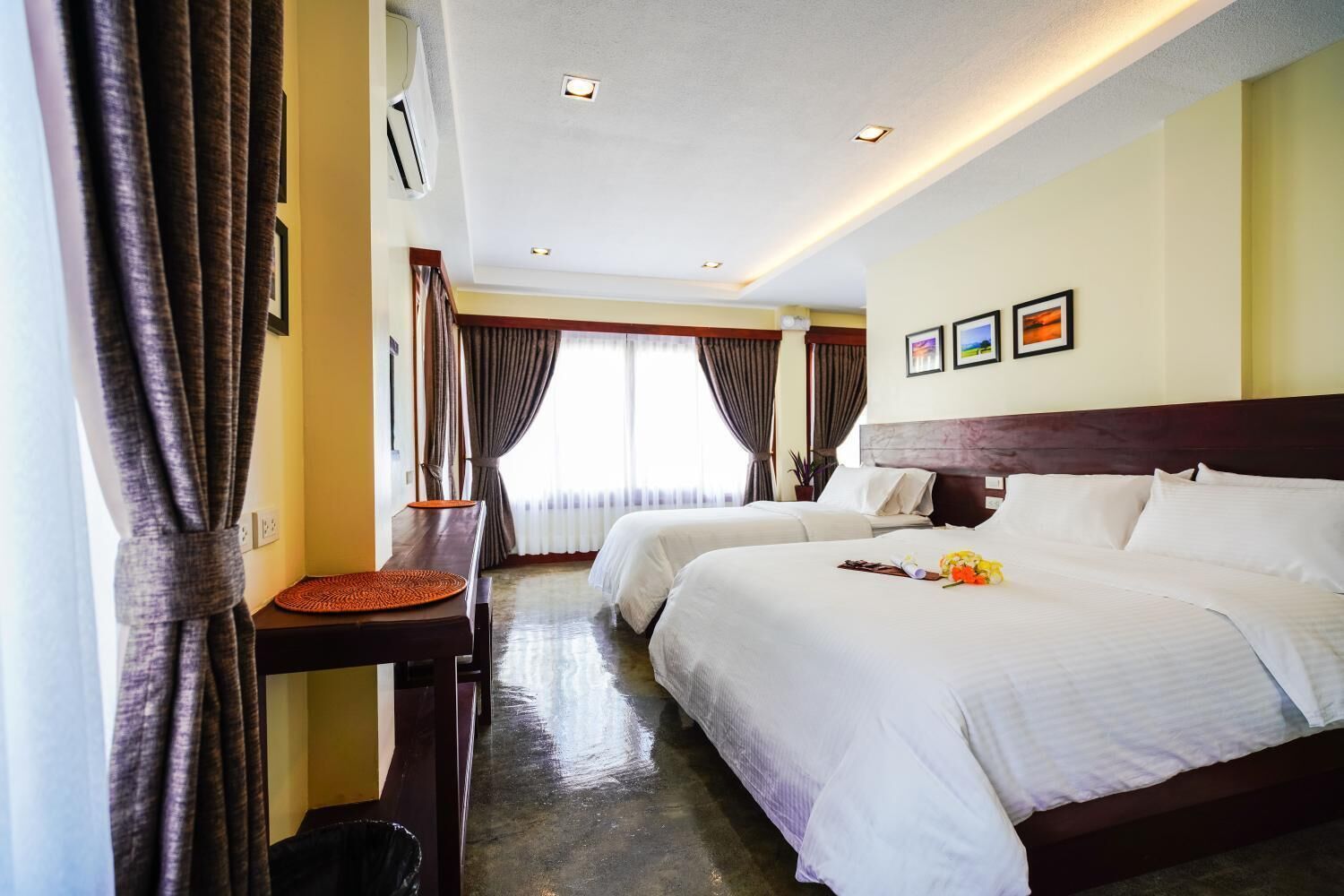 desk, soundproofing, free wifi, bed sheets