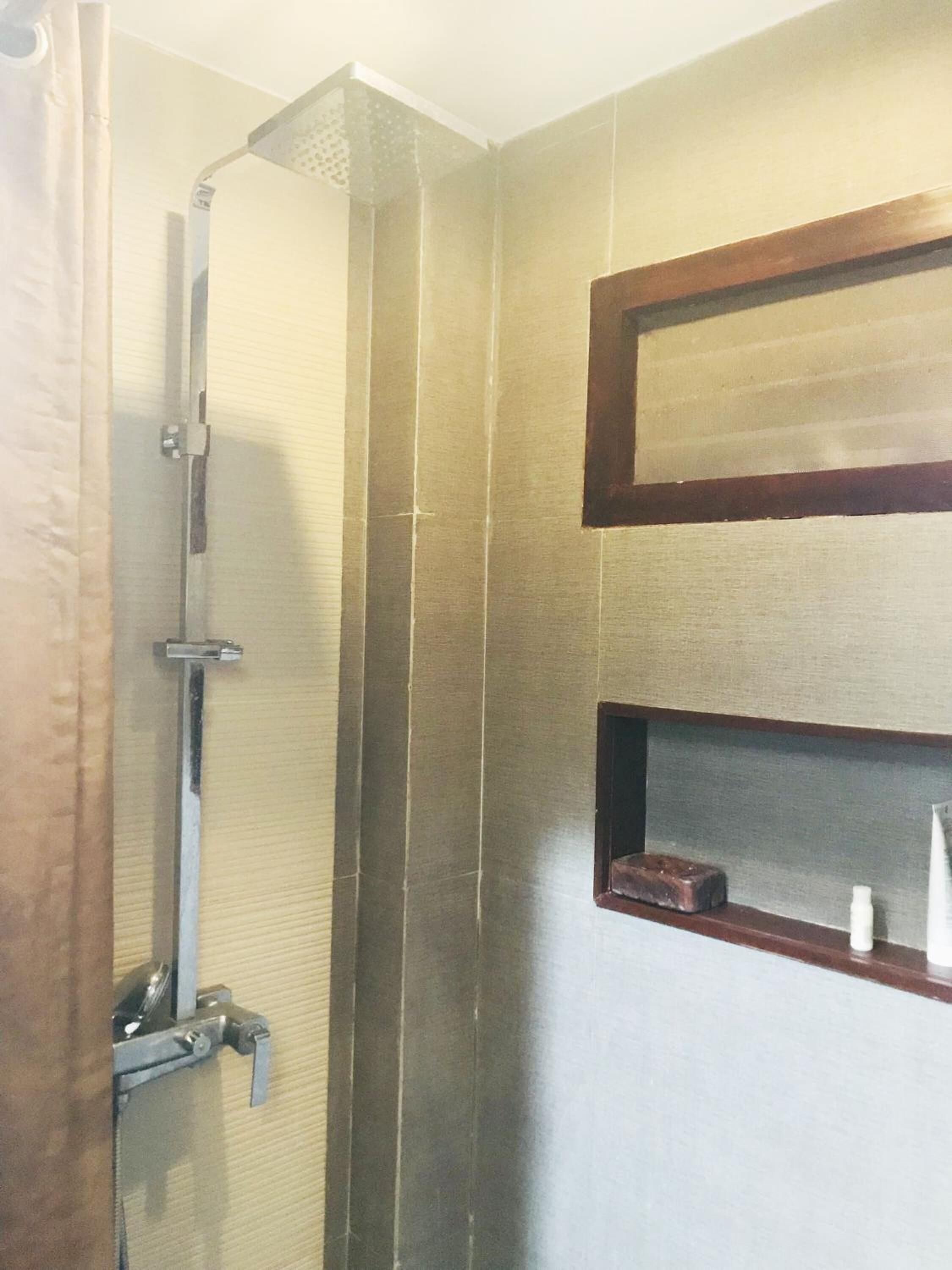 shower, rainfall showerhead, free toiletries, hair dryer