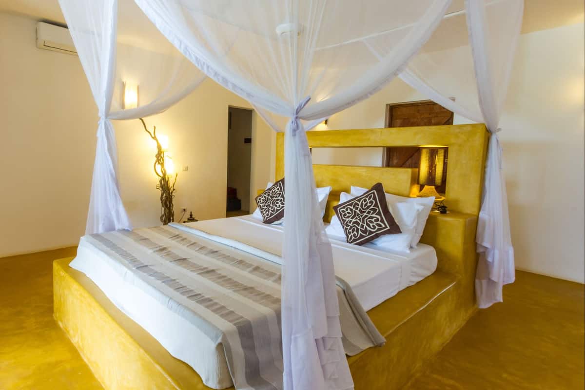 Suite | Coffres-forts dans les chambres, décoration personnalisée