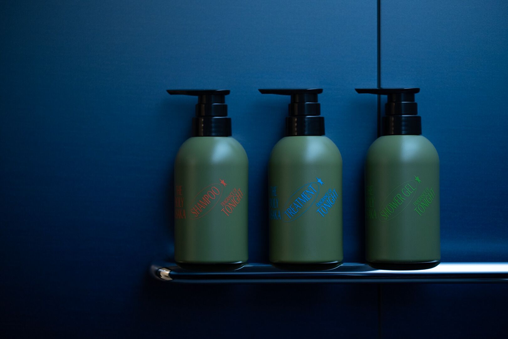 shower, rainfall showerhead, free toiletries, hair dryer