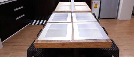 Villa familiar, 3 habitaciones, para no fumadores, cocina | Cocina compartida | Refrigerador con congelador, microondas y parrilla de estufa