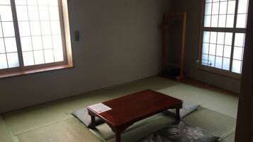 Japanese Style Room for 5 Guests | Free WiFi