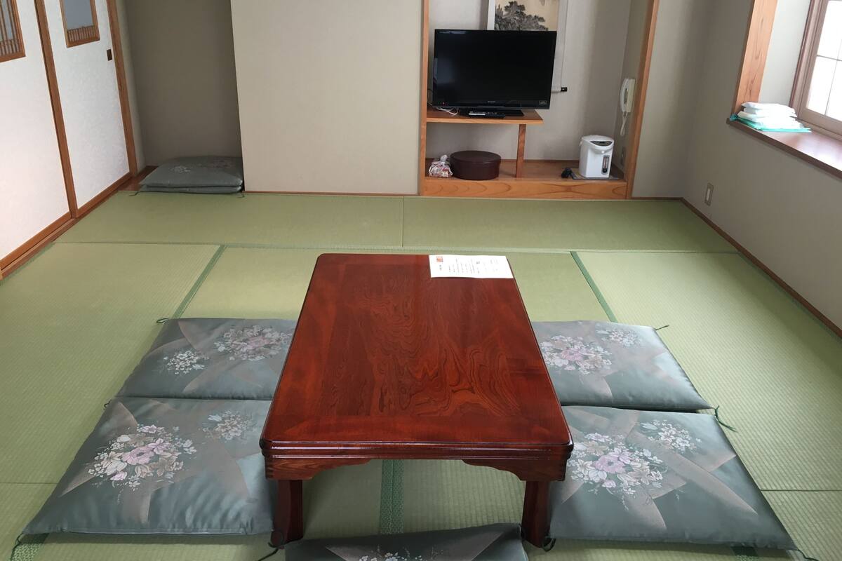 Japanese Style Room for 5 Guests | WiFi (free)