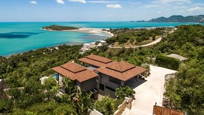 A coastal property with multiple buildings, a beach, and a mountainous backdrop. - Ban Nai Fan (Koh Samui)