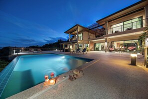 4 Bedrooms Villa | Terassi/patio