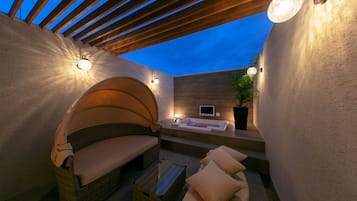 Suite | Deep soaking bathtub