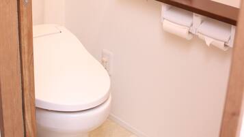 Shared Dormitory, Mixed Dorm | Bathroom | Shower, free toiletries, hair dryer, slippers