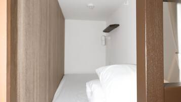 Shared Dormitory, Mixed Dorm | In-room safe, free WiFi, bed sheets