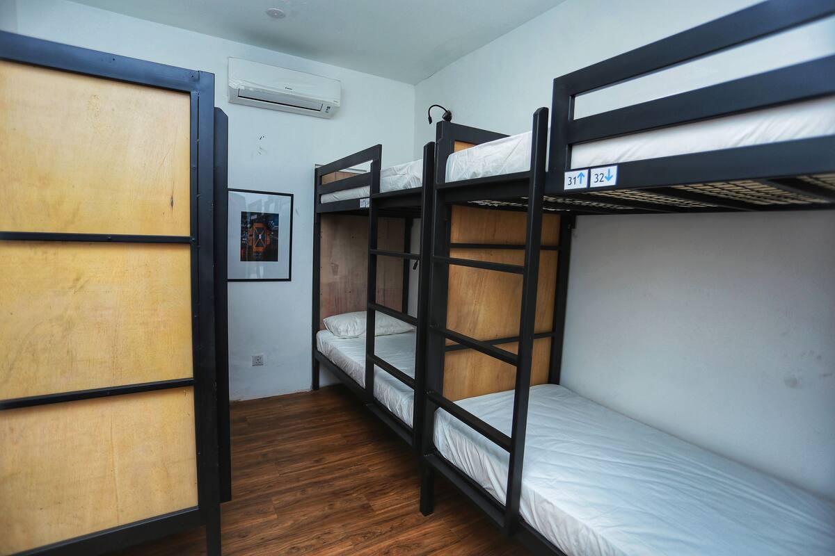 Shared Dormitory (1 Bed in 6-Bed)