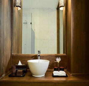 Junior Suite | Bathroom sink
