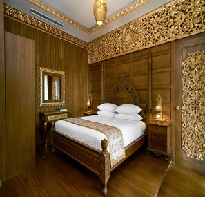 Royal Suite | Minibar, in-room safe, desk, soundproofing - Royal Palace Hotel (Nyaung-U)