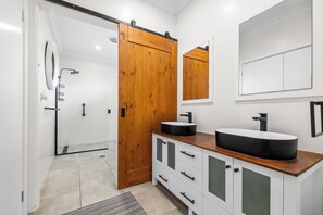 Shower, toilet paper - Very comfortable, pet friendly home located a short stroll from the beach... (South West Rocks)