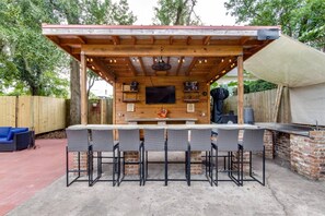 Condo, Multiple Beds, City View (JBH 115 W 2nd  Apt 2) | Property grounds